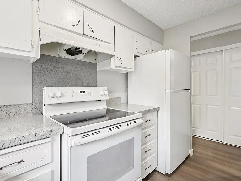 Cypress Crest Apartments — Photo 43