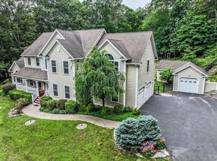2 Clover Ln, New Milford, CT 06776
