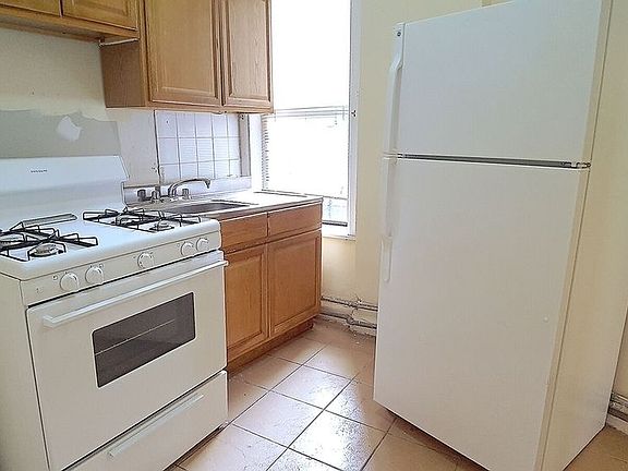 5th image of 502 W 213th St APT 4B
