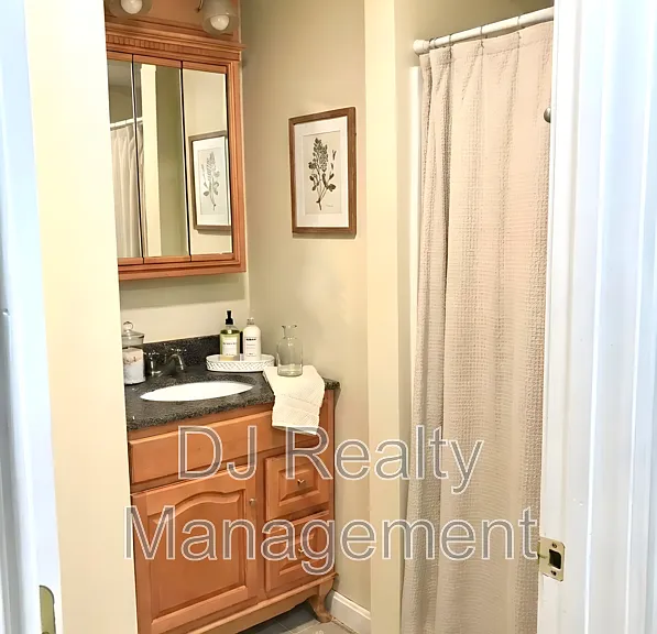 466 Commercial St #7 — Photo 4