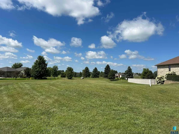 163 Lake Ridge Dr, Wentworth, SD 57075