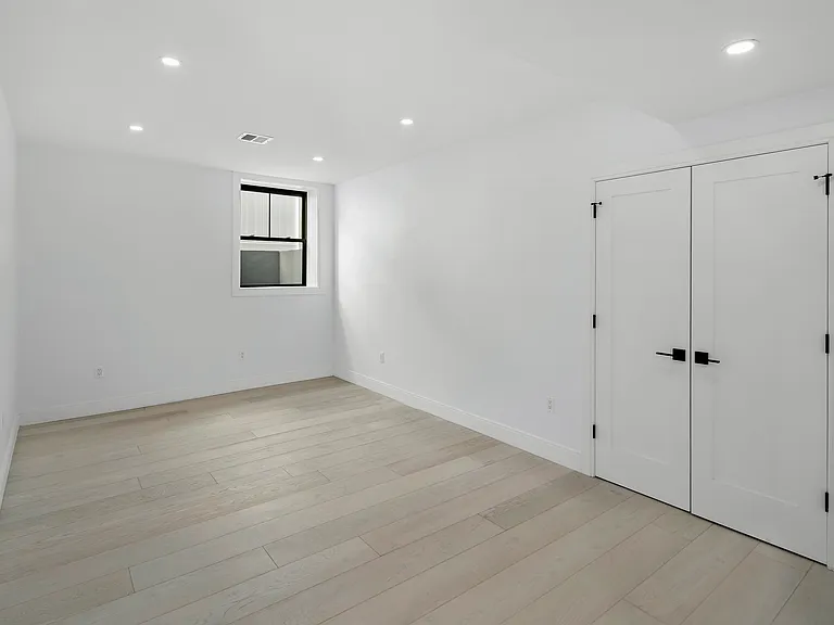 21 Woodbine St #21 — Photo 18