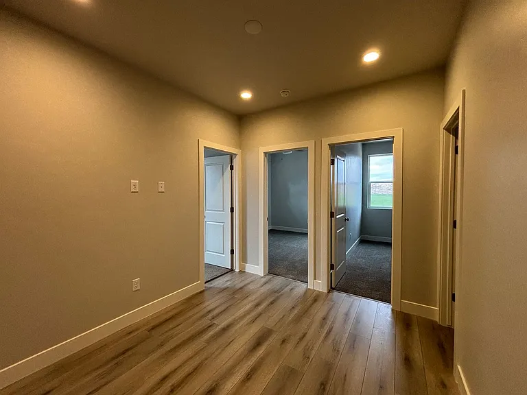 1085 S 4380 W — Photo 21
