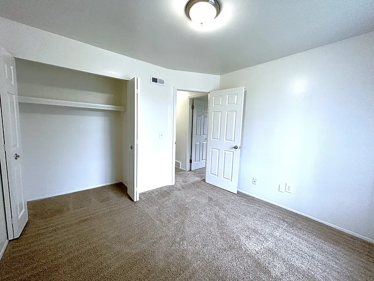 Windsor Place Apartments — Photo 125
