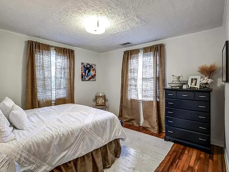 1812 Hickory Rd — Photo 14