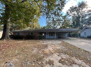 3260 Woodview Dr, Jackson, MS 39212