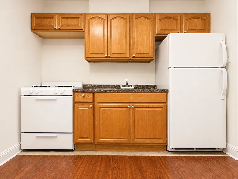 111 Albemarle Rd #D1 — Photo 2