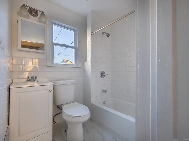 216 Howard Ave — Photo 18
