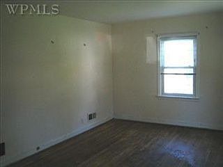 4th image of 57 Warren Ave