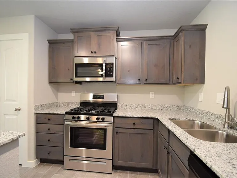 540 Vee St — Photo 4