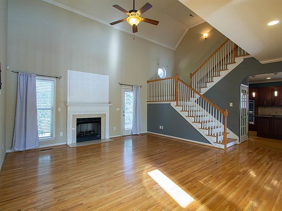 3rd image of 837 Waterford Cove Ln
