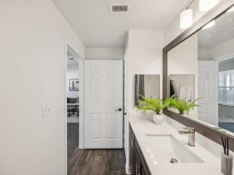 McDermott Place — Photo 16
