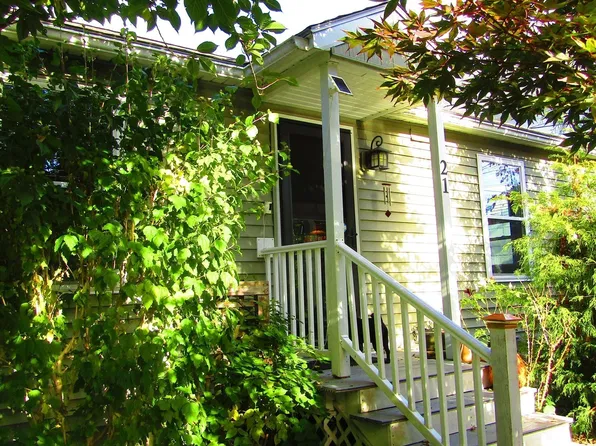 21 Glenwood Ave, Northampton, MA 01060