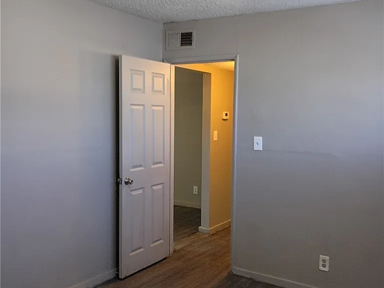 2100 Sunrise Ave #9 — Photo 10
