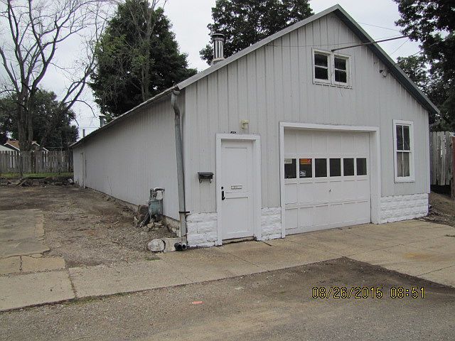 1st image of 103 S Center St