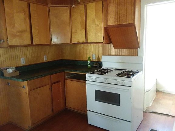 5th image of 233 Elmwood Ave