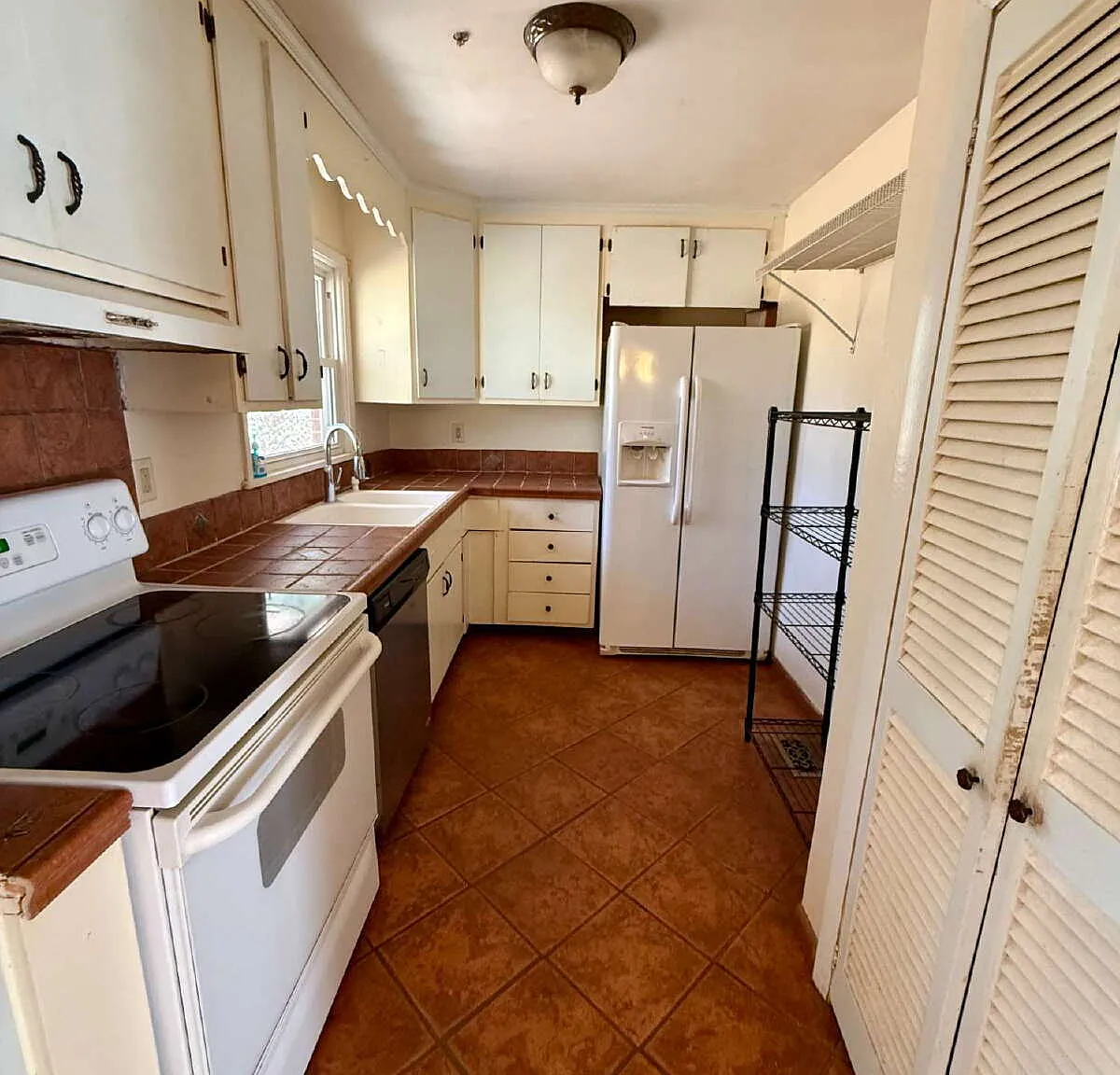 3 bed, 1.5 bath, $1,700 — Photo 3