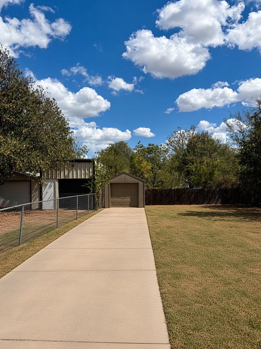 3 bed, 900 sqft, $1,350 — Photo 2