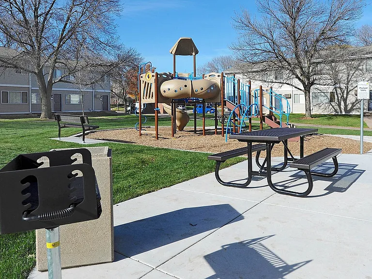 Lonnie Adkins Court — Photo 5