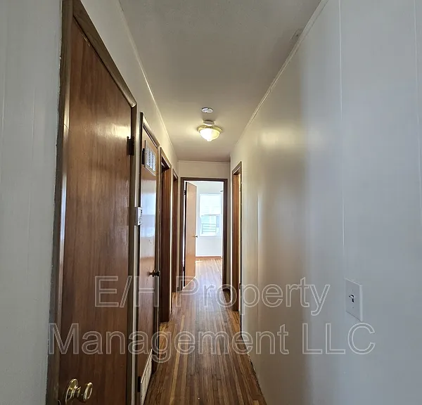 1121 E Luther St — Photo 14