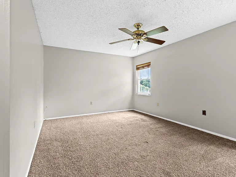 629 Stillview Cir — Photo 16