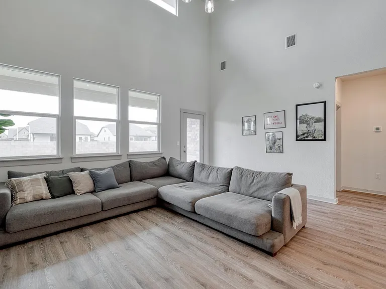 14005 McArthur Dr — Photo 9