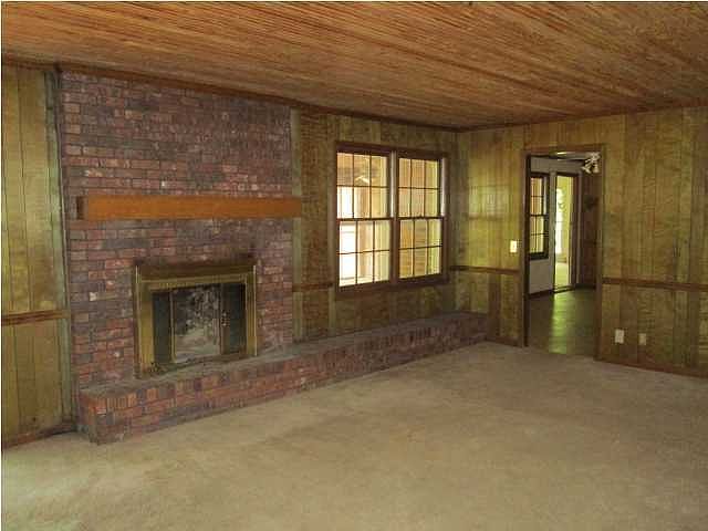 2nd image of 2107 Dews Pond Rd NE