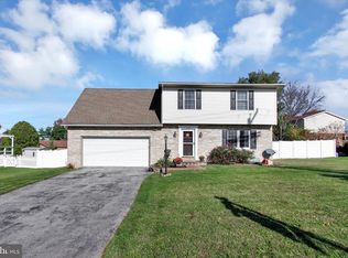 225 Clover Ln, Hanover, PA 17331