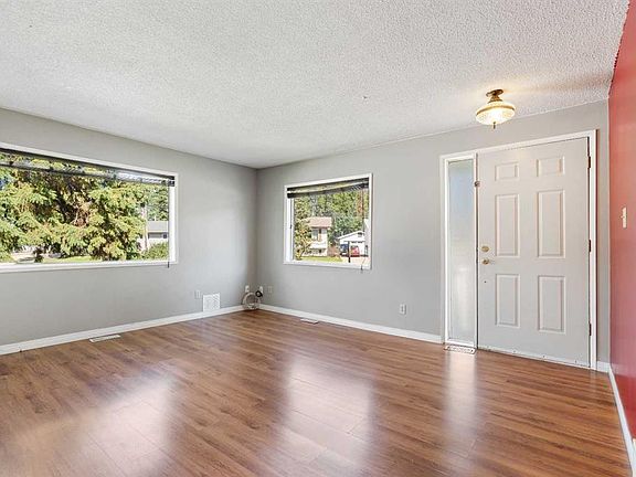 4th image of 16 E Blueberry Dr