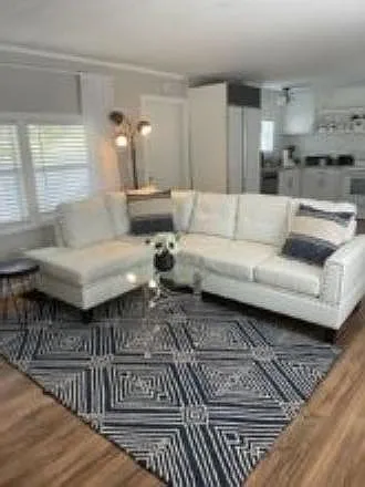 2 bed, 1.5 bath, 700 sqft, $2,200 — Photo 2