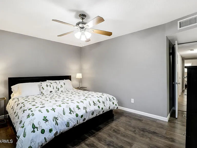 5803 S Kenwood Ln — Photo 7