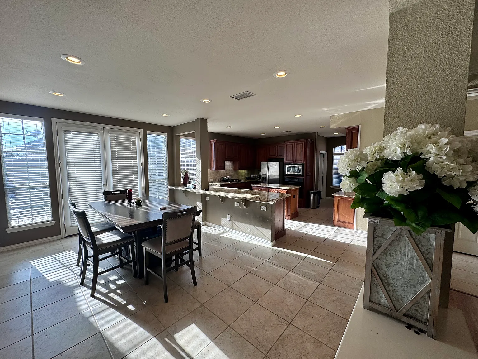 7904 Country Ridge Ln — Photo 3