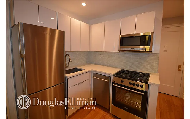 Rented by Douglas Elliman | media 31