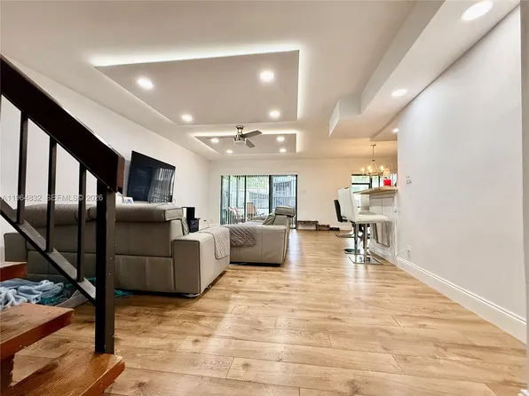 9717 N New River Canal Rd APT 406, Plantation, FL 33324