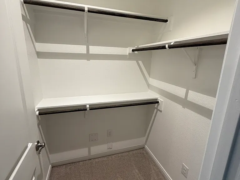 Knoll Rdg — Photo 18