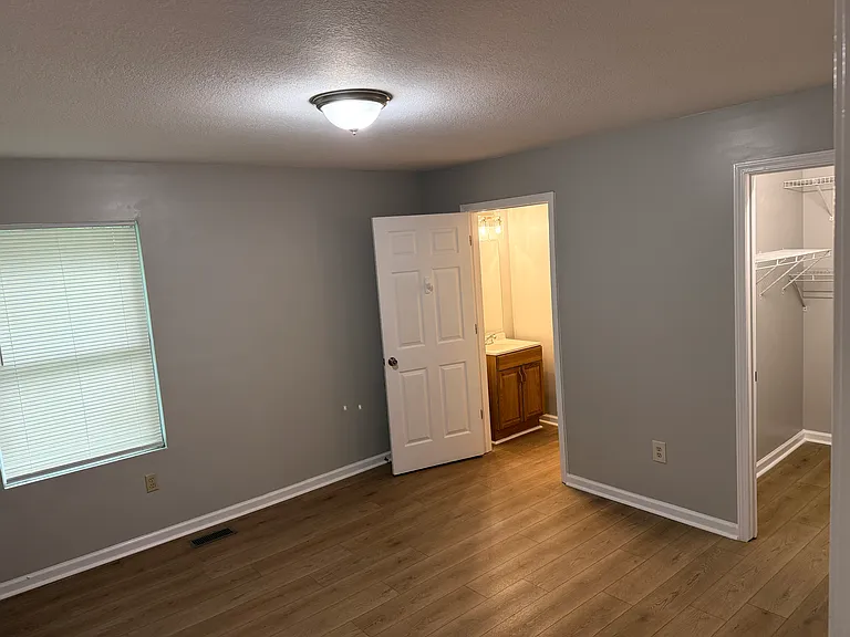 800 Lullwater Rd — Photo 32