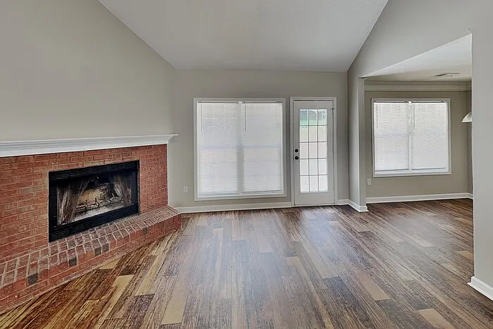 3 bed, 2.0 bath, 1912 sqft, $1,995 — Photo 2