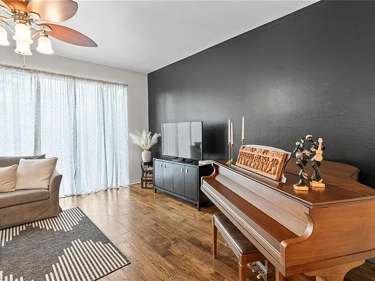 941 Hampton Cir #109 — Photo 15