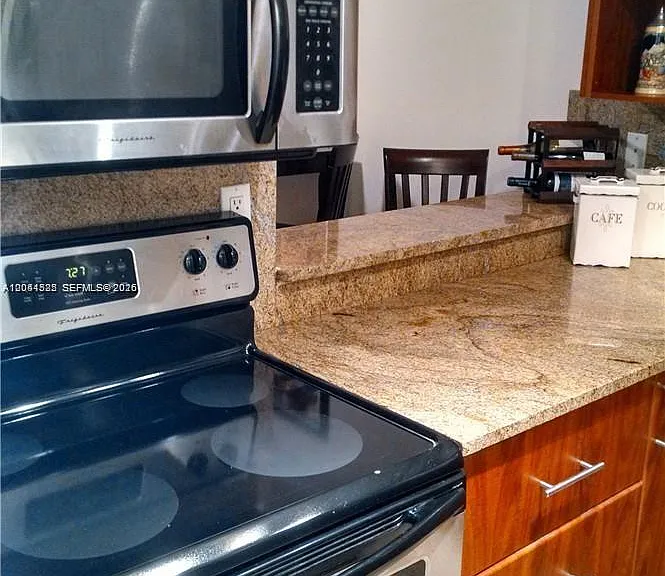 126 SW 17th Rd #301 — Photo 2