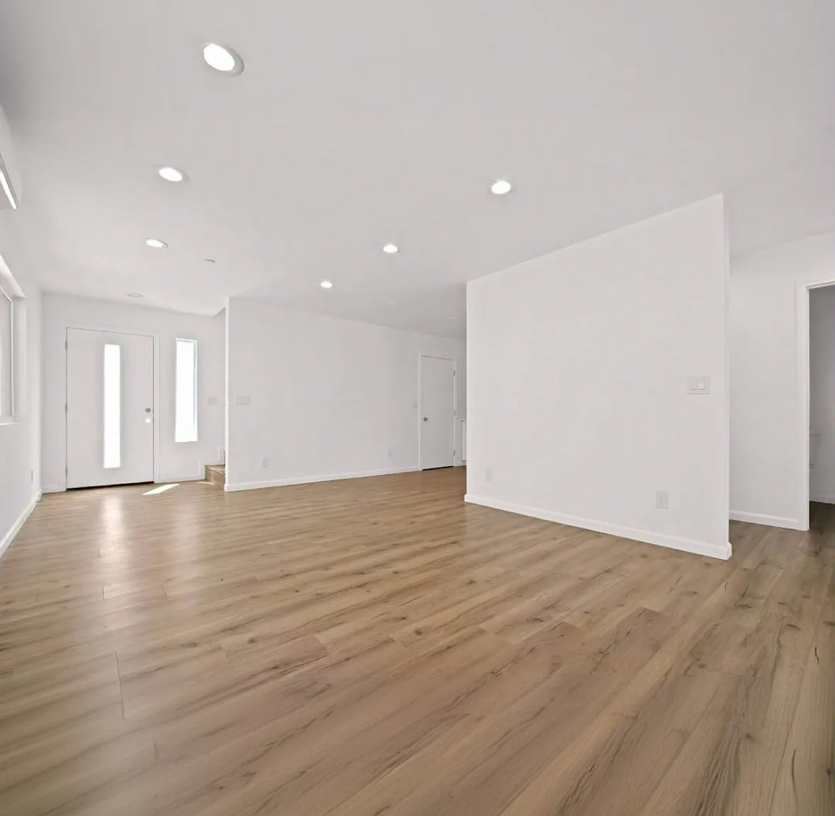 5 bed, 1588 sqft, $4,595 — Photo 1