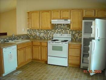 3rd image of 834 NE Paiute Ct