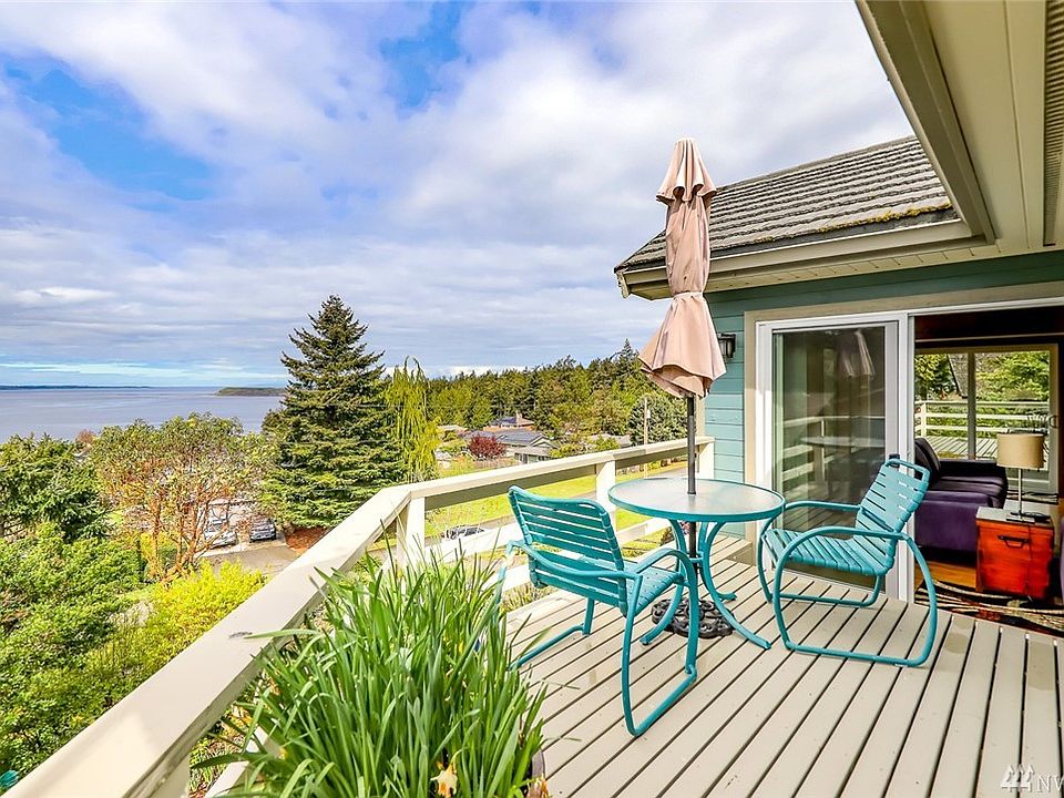 91 East Rhododendron Drive is perched at the top of the Cape George Colony community overlooking the Strait of Juan de Fuca, Protection Island, Discovery Bay, and the Olympic mountains.  