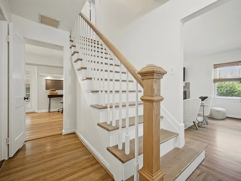 724 Yorkshire Dr — Photo 13