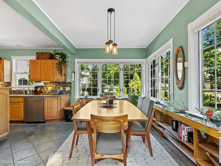 281 Waterman St — Photo 10