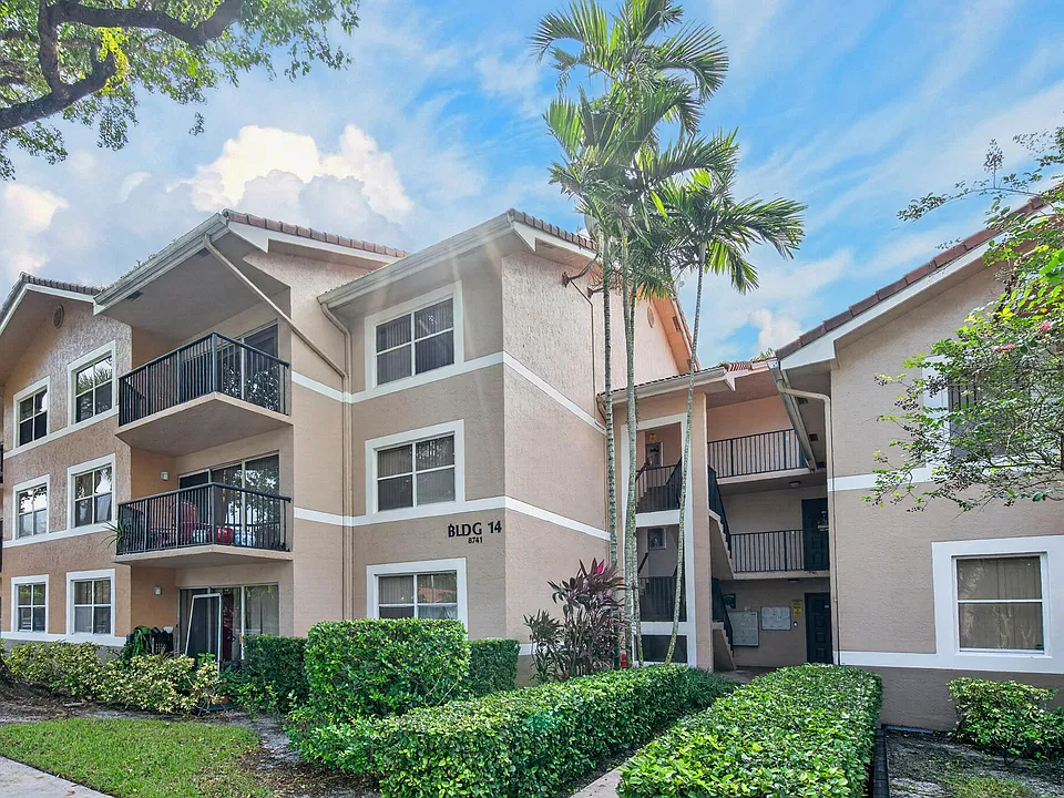 8741 Wiles Rd #305