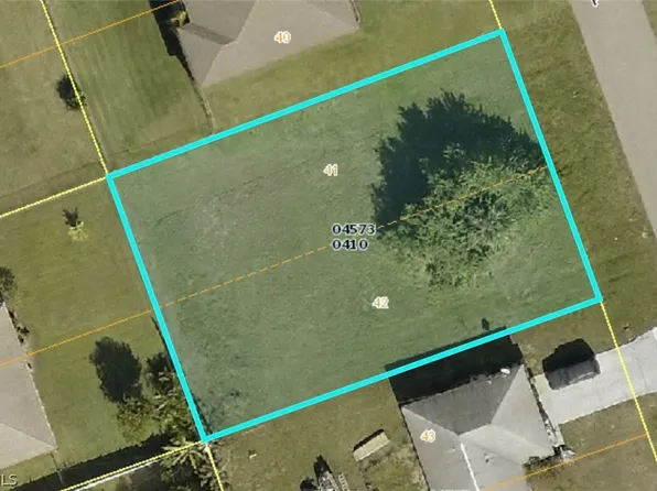 614 SW 10th Pl, Cape Coral, FL 33991