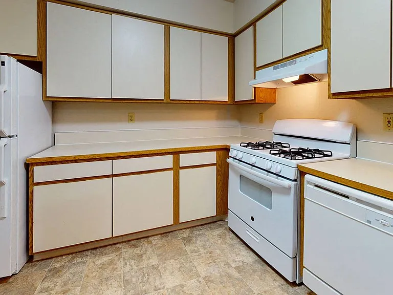 Pine Knoll Apartments — Photo 75