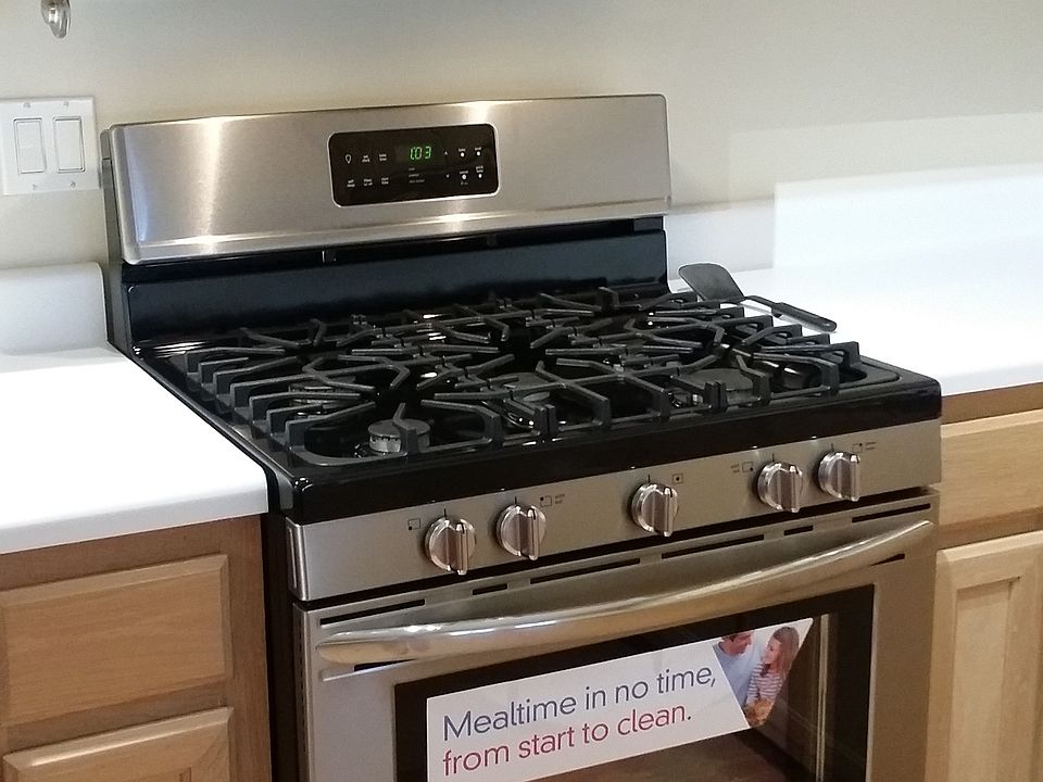 New 5 Burner Gas Range