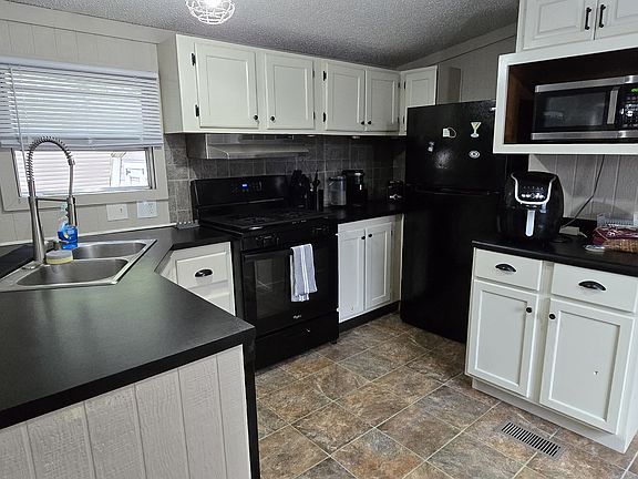 4th image of 62430 Locust Rd #28