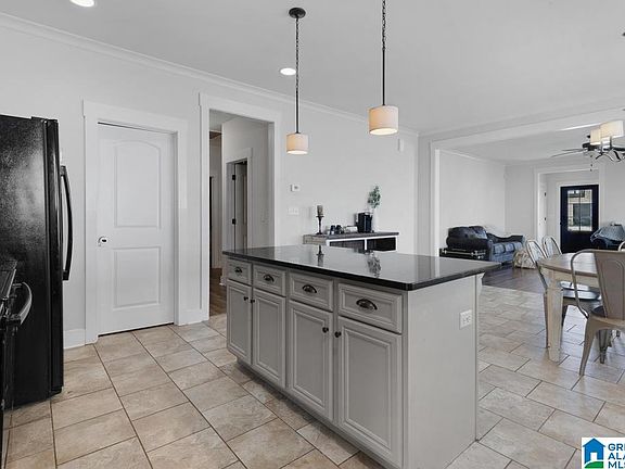 3rd image of 1089 Garnet Dr